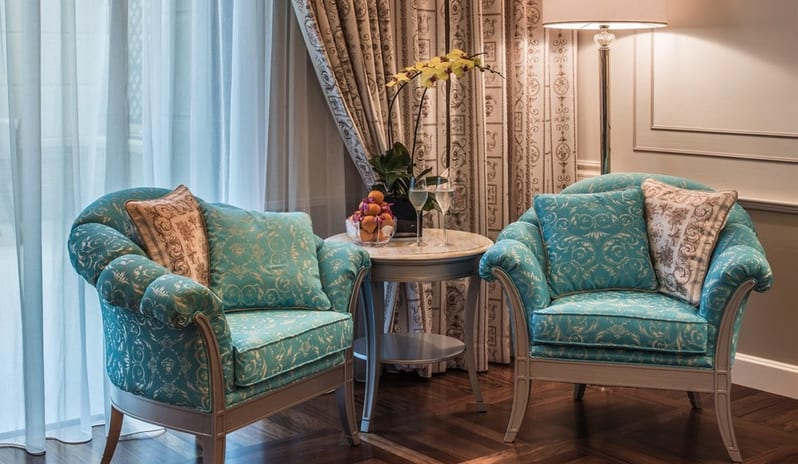 DELUXE ROOM CHAIRS_001